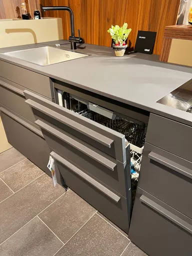 LEICHT Orlando Designküche Nussbaum